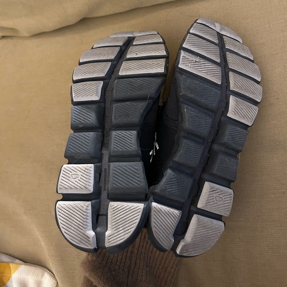 On Cloud X4 Running Black Athletic Sneakers Sz 6.5 - Picture 6 of 7